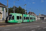 Be 6/8 Flexity 5030 mit einer Eigenwerbung für nachhaltigen und Klimaneutralen Öffentlichen Verkehr, auf der wegen einer Grossbaustelle zwischen Hardstrasse und Pratteln umgeleiteten Linie 14, verlässt am 24.08.2024 die Endstation beim Depot Dreispitz. Aufnahme Basel.