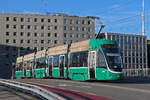 Be 4/6 Flexity 6016, auf der Linie 15, überquert am 07.09.2024 die Münchensteinerbrücke. Aufnahme Basel.