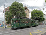 Am 17. und 18.06.2011 findet das Eröffnungsfest vom Erweiterungsbau des Depots Wiesenplatz statt. Natürlich waren auch viele Oldtimer für Publikumsfahrten in der Stadt unterwegs. Hier verlässt der Ce 2/2 215 zusammen mit dem C2 423 das Depot Wiesenplatz. Aufnahme Basel.