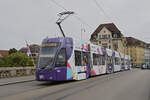 Be 6/8 Flexity 5028 mit der Werbung für die Fussball EM der Frauen 2025 in der Schweiz, auf der Linie 14, überquert am 26.08.2024 die Mittlere Rheinbrücke.