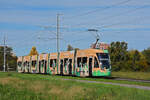 Be 6/8 Flexity 5030 mit einer Eigenwerbung für nachhaltigen und Klimaneutralen Öffentlichen Verkehr, auf der Linie 14, fährt am 21.10.2024 zur Haltestelle Lachmatt. Aufnahme Muttenz.