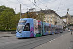 Be 6/8 Flexity 5034 mit der Werbung für Universitäres Zentrum Basel für Zahnmedizin (UZB), auf der Linie 14, fährt am 26.08.2024 den Steinenberg hoch zur Haltestelle Bankverein. Aufnahme Basel.