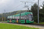 Be 4/6 Flexity 6007, auf der Linie 14, fährt am 05.10.2024 zur Haltestelle Rothausstrasse. Aufnahme Muttenz.