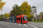 Be 6/8 Flexity 5011 mit der Werbung für das Möbelhaus Pfister, auf der Linie 3, fährt am 08.11.2024 zur Haltestelle St. Alban Tor. Aufnahme Basel.