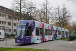 Be 6/8 Flexity 5028 mit der Werbung für die Fussball EM der Frauen 2025 in der Schweiz, auf der Linie 8, verlässt am 04.11.2024 die Haltestelle Bernerring. Aufnahme Basel.