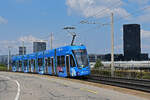 Be 6/8 Flexity 5022 mit der Werbung für die Zürich Versicherung, auf der wegen einer Grossbaustelle zwischen Hardstrasse und Pratteln umgeleiteten Linie 14, fährt am 19.08.2024 zur