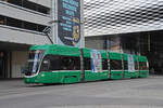 Be 6/8 Flexity 6008, auf der Linie 6, verlässt am 18.11.2024 die Haltestelle Messeplatz.