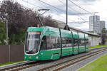 Be 4/6 Flexity 6004, auf der Linie 14, fährt am 30.09.2024 zur Haltestelle Kästeli. Aufnahme Pratteln.