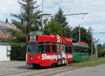 Be 4/4 495 mit der Werbung für Shopping im St. Jakobpark, auf der Linie 16, fährt am 25.08.2012 zur Endstation auf dem Bruderholz. Wurde zu früh auf Linie 15 um geschildert. Aufnahme Basel.