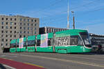 Be 4/6 Flexity 6003, auf der Linie 15, überquert am 07.09.2024 die Münchensteinerbrücke. Aufnahme Basel.