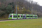 Be 6/8 Flexity 5012 mit der U-Abo Werbung, auf der Linie 14, fährt am 02.12.2024 zur Haltestelle Lachmatt. Aufnahme Muttenz.