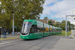 Be 6/8 Flexity 5019, auf der Linie 14, fährt am 05.10.2024 bei der Haltestelle St. Jakob ein. Aufnahme Basel.