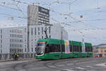 Be 4/6 Flexity 6003, auf der Linie 15, überquert am 21.12.2024 die Münchensteinerbrücke. Aufnahme Basel.