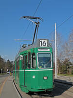 Be 4/4 457, auf der Linie 16, wartet am 21.03.2009 an der Endstation auf dem Bruderholz. Aufnahme Basel.