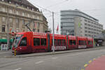 Be 4/6 Flexity 6011 mit der Werbung für die Raiffeisenbank, auf der Linie 15, wendet am 08.11.2024 wegen einer Baustelle bereits am Aeschenplatz. Aufnahme Basel.