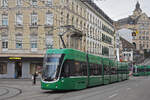 Be 6/8 Flexity 5014, auf der Linie 3, fährt am 25.11.2024 den Steinenberg hoch zur Haltestelle Bankverein.