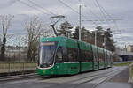 Be 6/8 Flexity 5002, auf der Linie 14, fährt am 06.01.2025 zur Haltestelle Freidorf. Aufnahme Basel.