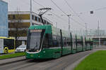 Be 6/8 Flexity 5032, auf der Linie 3, verlässt am 08.11.2024 die Haltestelle Breite. Aufnahme Basel.