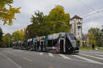 Be 6/8 Flexity 5006 mit der Zalando Werbung, auf der Linie 3, fährt am 31.10.2024 zur Haltestelle St.