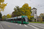 Be 6/8 Flexity 5018, auf der Linie 3, fährt am 08.11.2024 zur Haltestelle St.