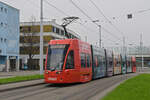 Be 6/8 Flexity 5010 mit der Werbung für das Möbelhaus Pfister, auf der Linie 3, verlässt am 08.11.2024 die Haltestelle Breite.