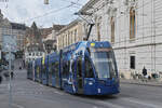 Be 6/8 Flexity 5040  Federer Express , auf der Linie 3, fährt am 18.11.2024 den Steinenberg hoch zur Haltestelle Bankverein.