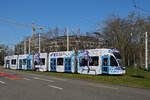 Be 6/8 Flexity 5011 mit der Werbung für Pferde Anlässe in Basel, auf der Linie 2, fährt am 07.03.2024 zur Haltestelle beim Bahnhof SBB. Aufnahme Basel.