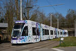 Be 6/8 Flexity 5011 mit der Werbung für Pferde Anlässe in Basel, auf der Linie 2, wartet am 07.03.2025 in der Schlaufe beim Eglisee.