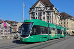 Be 4/6 Flexity 6014, auf der Linie 15, überquert am 03.03.2025 die Mittlere Rheinbrücke.