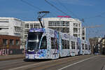 Be 6/8 Flexity 5011 mit der Werbung für Pferde Anlässe in Basel, auf der Linie 2, fährt am 07.03.2025 zur Haltestelle IWB. Aufnahme Basel.