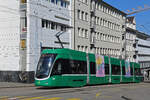 Be 4/6 Flexity 6003, auf der Linie 16, fährt am 07.03.2025 die Innere Margarethenstrasse hoch zur Haltestelle Markthalle. Aufnahme Basel.