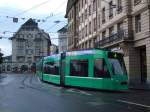 319 schlngelt sich um 7:00 frh als Linie6 der mittleren Rheinbrcke entgegen; 080901