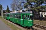 Be 4/4 mit der Betriebsnummer 458 und der B4 1494 auf der Linie 15 fahren zur Haltestelle Wolfschlucht.