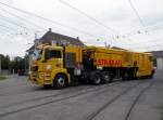 Diese Monster Schienenfrse ist zur Zeit in Basel und Umgebung im Einsatz. Der ganze Lastzug kann auch auf dem Hochgleis arbeiten. Die Aufnahme entstand auf dem Hof des Depots Dreispitz. Die Aufnahme stammt vom 19.09.2012.