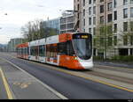 tpg - Tram Be 6/10 1833 unterwegs in der Stadt Genf am 16.04.2023