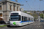 Be 5/6 Cobra 3078 der Glattal Bahn, auf der Linie 10, fährt am 12.04.2024 zur Haltestelle beim Bahnhofplatz in Zürich.