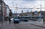 Zwei Straßenbahnen, zwei Türme - 

Begegnung zweier Tram 2000 der Linien 15 und 4 an der Umsteigehaltestelle Central in Zürich.

12.03.2019 (M)