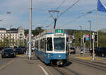 Während Jahrzehnten Alltag, nun immer seltener anzutreffen: eine Tram 2000-Doppeltraktion, hier mit dem Be 4/6 2005 beim Bürkliplatz am 10.06.2021.