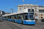 Be 6/8 Flexity 4046, auf der Linie 13, fährt am 12.04.2024 zur Haltestelle beim Bahnhof Zürich.