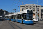 Be 6/8 Flexity 4045, auf der Linie 13, fährt am 12.04.2024 zur Haltestelle beim Bahnhof Zürich.