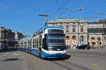 Be 5/6 Cobra 3052, auf der Linie 7, fährt am 12.04.2024 zur Haltestelle beim Bahnhof Zürich.