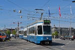 Be 4/8 2100, auf der Linie 8, fährt am 12.04.2024 bei der Haltestelle Bellevue ein.