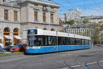 Be 6/8 Flexity 4037, auf der Linie 14, fährt am 12.04.2024 zur Haltestelle beim Bahnhofplatz in Zürich.