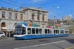 Be 5/6 Cobra 3053, auf der Linie 11, fährt am 12.04.2024 zur Haltestelle beim Bahnhofplatz. Aufnahme Zürich.