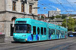 Be 5/6 Cobra 3086 mit der Werbung für die Zürich Versicherung, auf der Linie 3, fährt am 22.08.2024 zur Haltestelle beim Bahnhofplatz in Zürich.