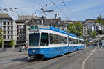 Doppeltraktion, mit dem Be 4/6 2084 und dem Be 2/4 2410, auf der Linie 3, überquert am 12.04.2024 die Bahnhofbrücke. Aufnahme Zürich.