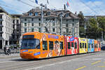 Be 5/6 Cobra 3019 mit der Glace extrême Werbung, auf der Linie 3, überquert am 22.08.2024 die Bahnhofbrücke.