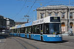 Be 6/8 Flexity 4005, auf der Linie 13, fährt am 12.04.2024 zur Haltestelle beim Bahnhof Zürich.