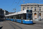 Be 6/8 Flexity 4006, auf der Linie 11, fährt am 12.04.2024 zur Haltestelle beim Bahnhof Zürich.