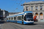 Be 5/6 Cobra 3016, auf der Linie 11, fährt am 12.04.2024 zur Haltestelle beim Bahnhof Zürich.